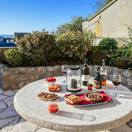 Stunning In With Kitchen Mers-les-Bains